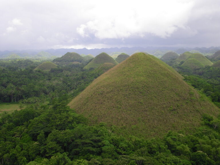 chocolate_hills.jpg